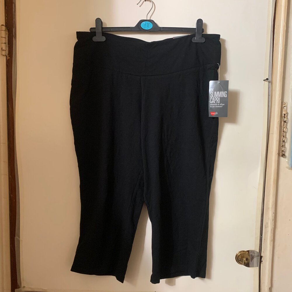 Avenue Black Capri Leggings Solid Athletic Comfort Gym Fitness size 18/20 XL